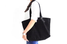 Load image into Gallery viewer, Anita TOTE bag, Shoulder bag made of black leather personalized with your name