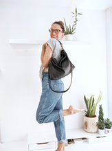 Load image into Gallery viewer, Leather cross-boby bag made of italian Black leather. Silvie leather shoulder bag