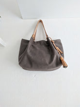Load image into Gallery viewer, TOTE bag made entirely of Italian leather. Amelie bag