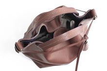 Load image into Gallery viewer, Bucket bag, shoulder bag made of italian leather, vegetable tanned and oiled. Agata bucket bag