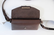 Load image into Gallery viewer, Crossbody bag made of italian leather, vegetable tanned. Gloria bag
