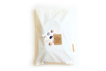 Load image into Gallery viewer, Weekend bag bicolor, canvas and leather bag, bicolor. Personalized with your name