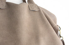 Load image into Gallery viewer, Leather crossbody bag, made of italian leather. Silvie leather shoulder bag