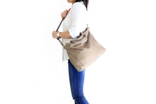 Load image into Gallery viewer, Leather crossbody bag, made of italian leather. Silvie leather shoulder bag