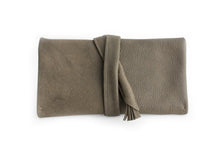 Load image into Gallery viewer, Wallet Cris, leather wallet color grey leather wallet for women with fringe. Cris LEATHER WALLET