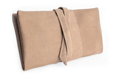 Load image into Gallery viewer, Wallet Cris, leather wallet color light brown, taupe leather wallet for women. Cris LEATHER WALLET