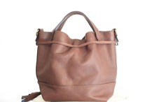 Load image into Gallery viewer, Bucket bag, shoulder bag made of italian leather, vegetable tanned and oiled. Agata bucket bag