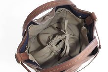 Load image into Gallery viewer, Bucket bag, shoulder bag made of italian leather, vegetable tanned and oiled. Agata bucket bag