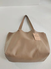 Load image into Gallery viewer, TOTE bag made entirely of Italian leather. Basic Anita bag leather version.