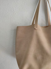 Load image into Gallery viewer, TOTE bag made entirely of Italian leather. Basic Anita bag leather version.