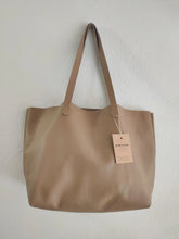 Load image into Gallery viewer, TOTE bag made entirely of Italian leather. Basic Anita bag leather version.