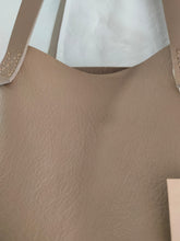 Load image into Gallery viewer, TOTE bag made entirely of Italian leather. Basic Anita bag leather version.