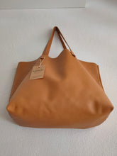 Load image into Gallery viewer, TOTE bag made entirely of Italian leather. Basic Anita bag leather version.