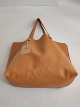 Load image into Gallery viewer, TOTE bag made entirely of Italian leather. Basic Anita bag leather version.