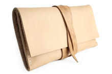 Load image into Gallery viewer, Giulia Leather wallet made of vegetable tanned leather. Customizable with your initials