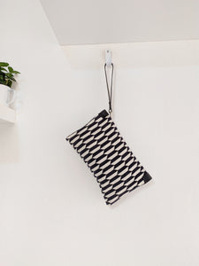 ADA clutch IN LIMITED EDITION: black and white
