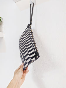 ADA clutch IN LIMITED EDITION: black and white