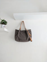 Load image into Gallery viewer, TOTE bag made entirely of Italian leather. Amelie bag