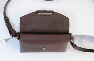 Crossbody bag made of italian leather, vegetable tanned. Gloria bag