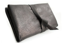 Load image into Gallery viewer, Cris leather wallet black color. Customizable wallet with your initials