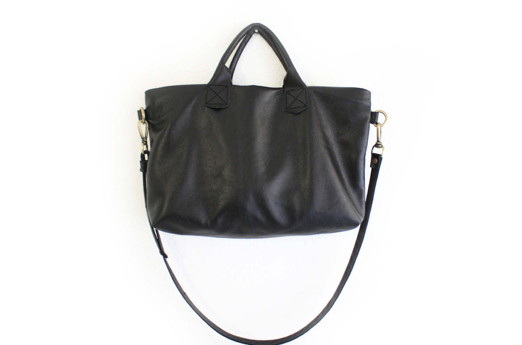 Silvie Leather crossbody bag with handles made of italian leather, black.