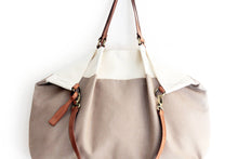 Load image into Gallery viewer, Weekend bag bicolor, canvas and leather bag, bicolor. Personalized with your name