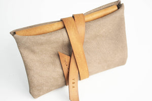 Cris Coin purse, leather little wallet color, taupe leather and vegetable tanned leather